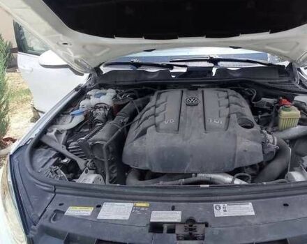 Белый Фольксваген Туарег, объемом двигателя 3 л и пробегом 140 тыс. км за 16600 $, фото 12 на Automoto.ua