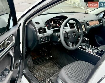 Белый Фольксваген Туарег, объемом двигателя 2.97 л и пробегом 290 тыс. км за 15900 $, фото 25 на Automoto.ua