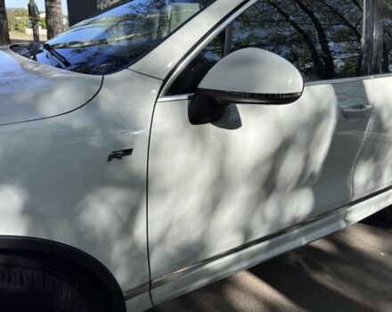 Белый Фольксваген Туарег, объемом двигателя 3 л и пробегом 294 тыс. км за 22000 $, фото 2 на Automoto.ua