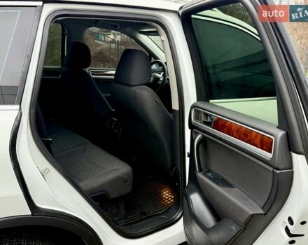 Белый Фольксваген Туарег, объемом двигателя 2.97 л и пробегом 290 тыс. км за 15900 $, фото 19 на Automoto.ua