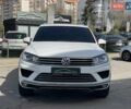 Білий Фольксваген Туарег, об'ємом двигуна 2.97 л та пробігом 228 тис. км за 24500 $, фото 1 на Automoto.ua