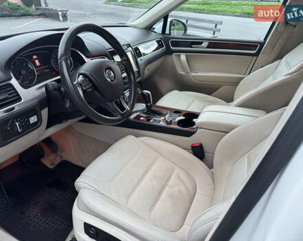 Белый Фольксваген Туарег, объемом двигателя 2.97 л и пробегом 278 тыс. км за 26800 $, фото 22 на Automoto.ua