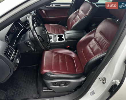 Белый Фольксваген Туарег, объемом двигателя 2.97 л и пробегом 260 тыс. км за 21900 $, фото 24 на Automoto.ua