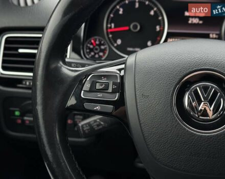 Белый Фольксваген Туарег, объемом двигателя 2.97 л и пробегом 248 тыс. км за 18000 $, фото 40 на Automoto.ua