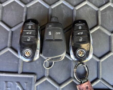 Белый Фольксваген Туарег, объемом двигателя 3 л и пробегом 294 тыс. км за 22000 $, фото 7 на Automoto.ua