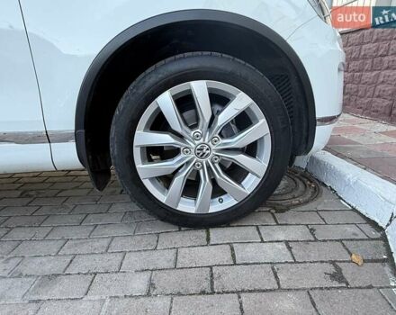 Белый Фольксваген Туарег, объемом двигателя 2.97 л и пробегом 145 тыс. км за 31500 $, фото 6 на Automoto.ua