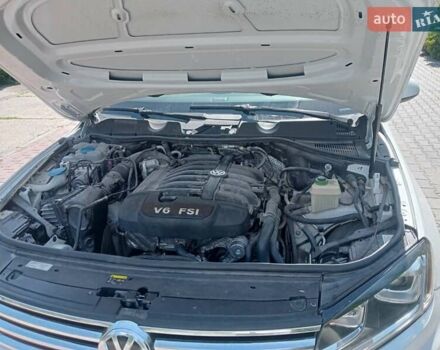 Белый Фольксваген Туарег, объемом двигателя 3.6 л и пробегом 167 тыс. км за 15700 $, фото 1 на Automoto.ua