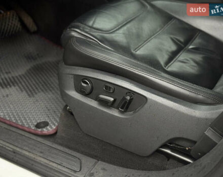 Белый Фольксваген Туарег, объемом двигателя 2.97 л и пробегом 248 тыс. км за 18000 $, фото 25 на Automoto.ua