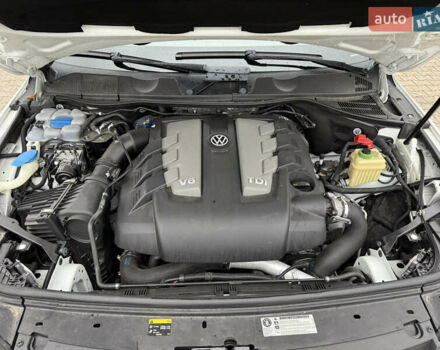 Белый Фольксваген Туарег, объемом двигателя 3 л и пробегом 279 тыс. км за 22999 $, фото 41 на Automoto.ua