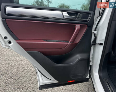 Белый Фольксваген Туарег, объемом двигателя 2.97 л и пробегом 260 тыс. км за 21900 $, фото 37 на Automoto.ua