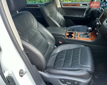 Белый Фольксваген Туарег, объемом двигателя 3 л и пробегом 290 тыс. км за 19900 $, фото 14 на Automoto.ua