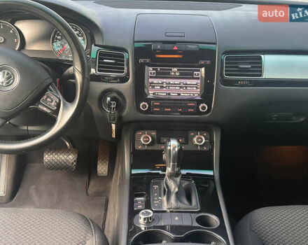 Белый Фольксваген Туарег, объемом двигателя 2.97 л и пробегом 230 тыс. км за 18500 $, фото 11 на Automoto.ua