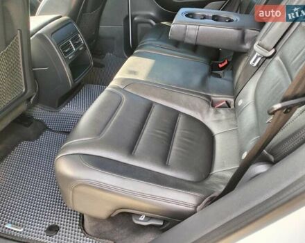 Білий Фольксваген Туарег, об'ємом двигуна 3 л та пробігом 241 тис. км за 21800 $, фото 18 на Automoto.ua