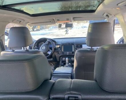 Белый Фольксваген Туарег, объемом двигателя 2.97 л и пробегом 400 тыс. км за 17000 $, фото 27 на Automoto.ua