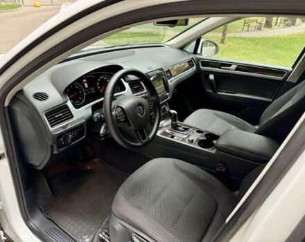 Белый Фольксваген Туарег, объемом двигателя 3 л и пробегом 291 тыс. км за 15900 $, фото 6 на Automoto.ua