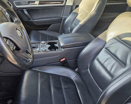 Белый Фольксваген Туарег, объемом двигателя 3 л и пробегом 260 тыс. км за 26000 $, фото 17 на Automoto.ua