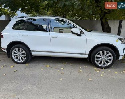 Белый Фольксваген Туарег, объемом двигателя 2.97 л и пробегом 145 тыс. км за 31500 $, фото 32 на Automoto.ua