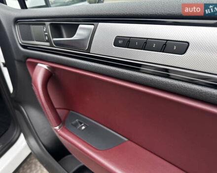 Белый Фольксваген Туарег, объемом двигателя 2.97 л и пробегом 260 тыс. км за 21900 $, фото 42 на Automoto.ua