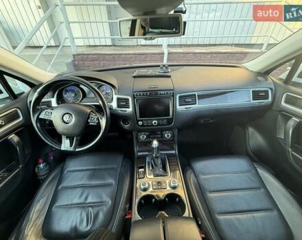 Белый Фольксваген Туарег, объемом двигателя 2.97 л и пробегом 145 тыс. км за 31500 $, фото 23 на Automoto.ua