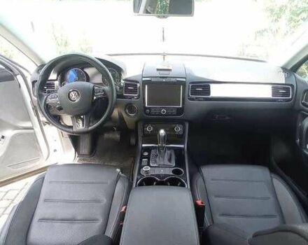 Белый Фольксваген Туарег, объемом двигателя 3 л и пробегом 140 тыс. км за 16600 $, фото 7 на Automoto.ua