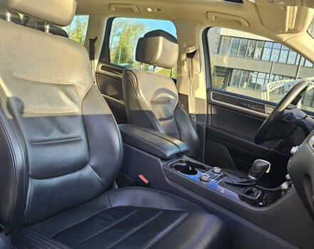 Белый Фольксваген Туарег, объемом двигателя 3 л и пробегом 260 тыс. км за 26000 $, фото 27 на Automoto.ua