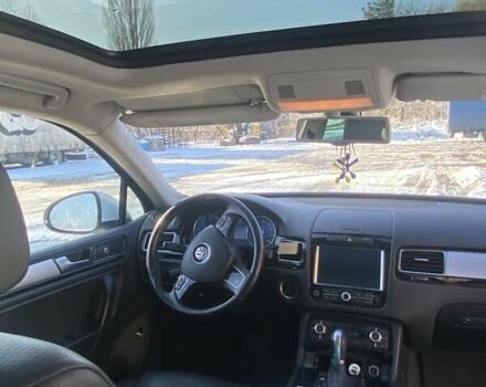 Белый Фольксваген Туарег, объемом двигателя 2.97 л и пробегом 400 тыс. км за 17000 $, фото 16 на Automoto.ua