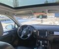 Белый Фольксваген Туарег, объемом двигателя 2.97 л и пробегом 400 тыс. км за 17000 $, фото 16 на Automoto.ua