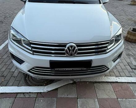 Белый Фольксваген Туарег, объемом двигателя 2.97 л и пробегом 145 тыс. км за 31500 $, фото 1 на Automoto.ua
