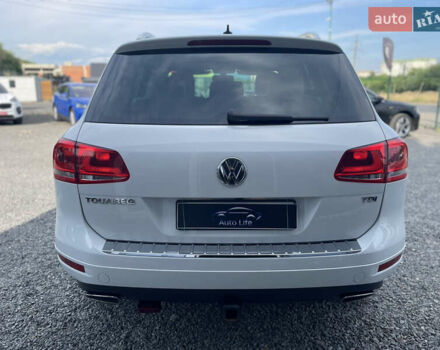 Белый Фольксваген Туарег, объемом двигателя 2.97 л и пробегом 141 тыс. км за 23500 $, фото 4 на Automoto.ua