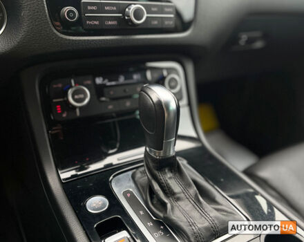 Білий Фольксваген Туарег, об'ємом двигуна 3 л та пробігом 283 тис. км за 20800 $, фото 22 на Automoto.ua