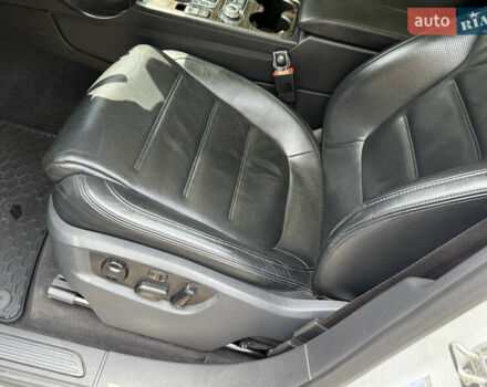 Білий Фольксваген Туарег, об'ємом двигуна 3 л та пробігом 215 тис. км за 25800 $, фото 12 на Automoto.ua