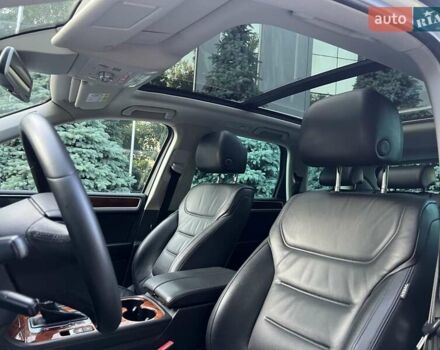 Белый Фольксваген Туарег, объемом двигателя 3 л и пробегом 290 тыс. км за 19900 $, фото 20 на Automoto.ua