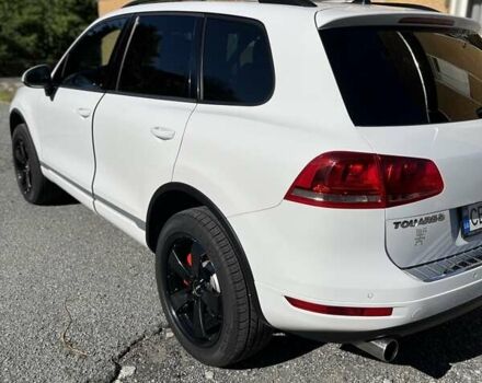 Белый Фольксваген Туарег, объемом двигателя 2.97 л и пробегом 295 тыс. км за 21500 $, фото 2 на Automoto.ua