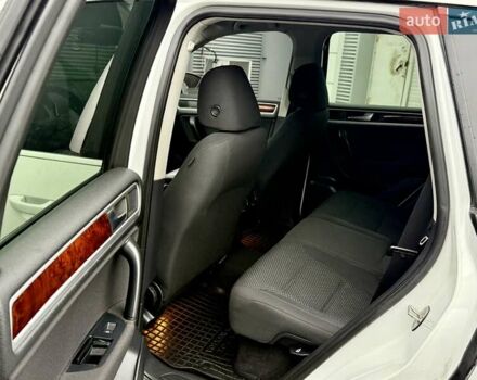 Белый Фольксваген Туарег, объемом двигателя 2.97 л и пробегом 290 тыс. км за 15900 $, фото 22 на Automoto.ua