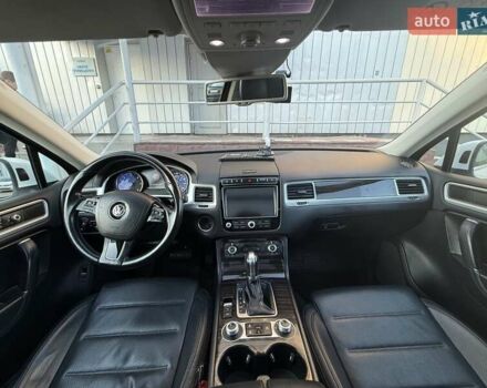 Белый Фольксваген Туарег, объемом двигателя 2.97 л и пробегом 145 тыс. км за 31500 $, фото 26 на Automoto.ua