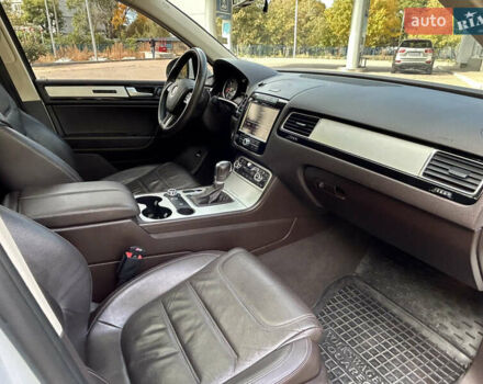 Белый Фольксваген Туарег, объемом двигателя 2.97 л и пробегом 227 тыс. км за 23499 $, фото 9 на Automoto.ua