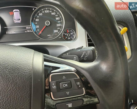 Білий Фольксваген Туарег, об'ємом двигуна 3 л та пробігом 215 тис. км за 25800 $, фото 27 на Automoto.ua