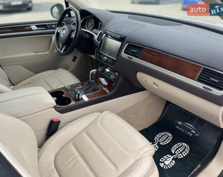 Белый Фольксваген Туарег, объемом двигателя 2.97 л и пробегом 141 тыс. км за 23500 $, фото 9 на Automoto.ua