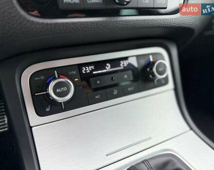 Белый Фольксваген Туарег, объемом двигателя 3 л и пробегом 279 тыс. км за 22999 $, фото 30 на Automoto.ua