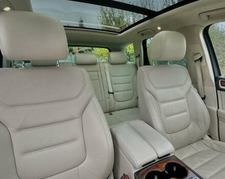 Белый Фольксваген Туарег, объемом двигателя 3 л и пробегом 236 тыс. км за 22000 $, фото 23 на Automoto.ua