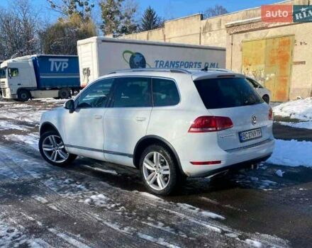 Белый Фольксваген Туарег, объемом двигателя 2.97 л и пробегом 400 тыс. км за 17000 $, фото 2 на Automoto.ua