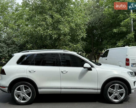 Білий Фольксваген Туарег, об'ємом двигуна 3 л та пробігом 215 тис. км за 25800 $, фото 2 на Automoto.ua