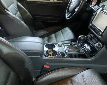 Білий Фольксваген Туарег, об'ємом двигуна 2.97 л та пробігом 165 тис. км за 23800 $, фото 11 на Automoto.ua