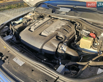 Белый Фольксваген Туарег, объемом двигателя 3 л и пробегом 260 тыс. км за 26000 $, фото 38 на Automoto.ua