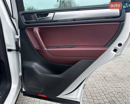 Белый Фольксваген Туарег, объемом двигателя 2.97 л и пробегом 260 тыс. км за 21900 $, фото 40 на Automoto.ua