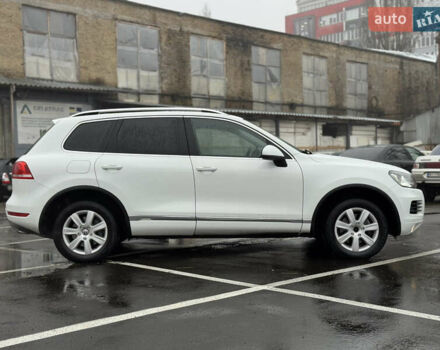 Белый Фольксваген Туарег, объемом двигателя 2.97 л и пробегом 248 тыс. км за 18000 $, фото 17 на Automoto.ua