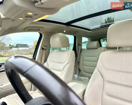 Белый Фольксваген Туарег, объемом двигателя 3 л и пробегом 236 тыс. км за 22000 $, фото 20 на Automoto.ua