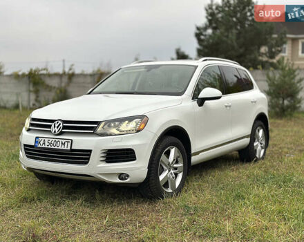 Белый Фольксваген Туарег, объемом двигателя 3 л и пробегом 236 тыс. км за 22000 $, фото 2 на Automoto.ua