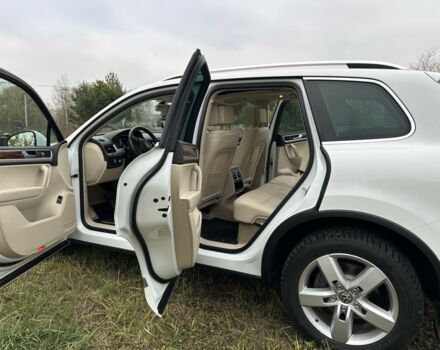 Белый Фольксваген Туарег, объемом двигателя 3 л и пробегом 236 тыс. км за 22500 $, фото 2 на Automoto.ua