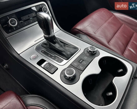 Белый Фольксваген Туарег, объемом двигателя 2.97 л и пробегом 260 тыс. км за 21900 $, фото 32 на Automoto.ua